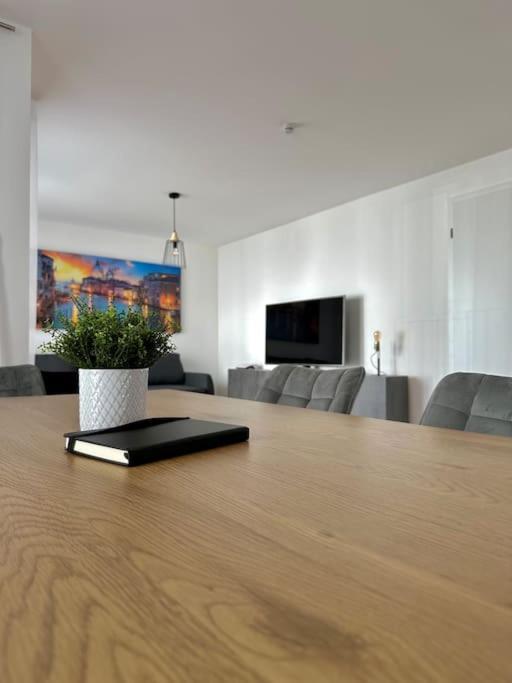 Amao-Pearl I Comfort Suite I 94Qm I Kingsize-Bett I Exklusiv Mit Balkon & Tiefgarage I Aufzug Offenburg Exteriör bild