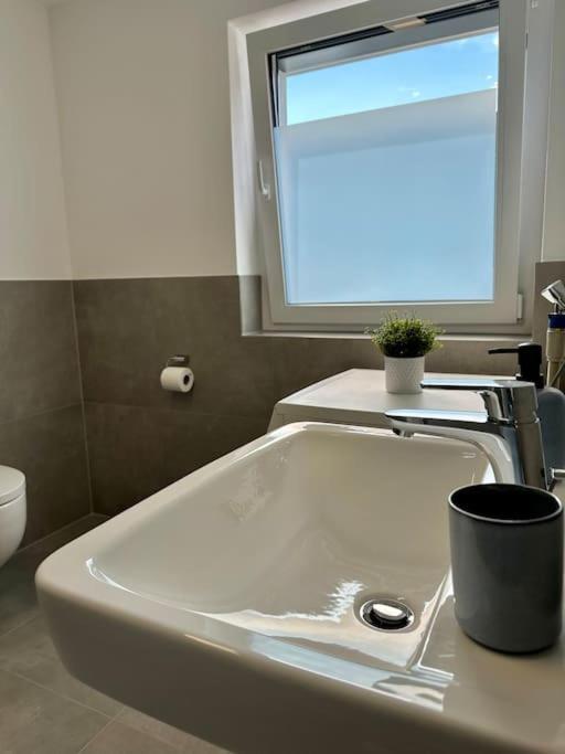 Amao-Pearl I Comfort Suite I 94Qm I Kingsize-Bett I Exklusiv Mit Balkon & Tiefgarage I Aufzug Offenburg Exteriör bild